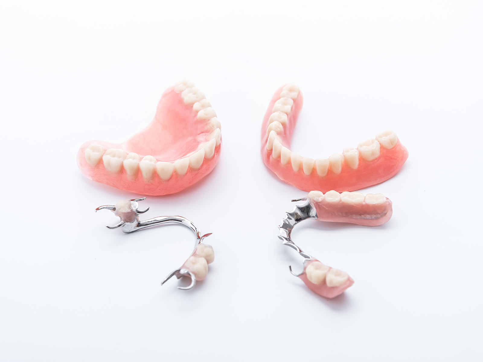 Which is better Porcelain or Plastic Dentures?